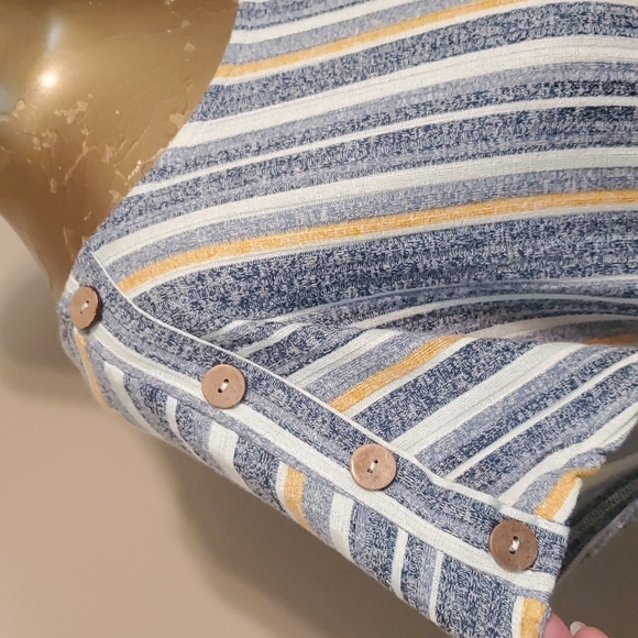 Top - Picture 2 of 6